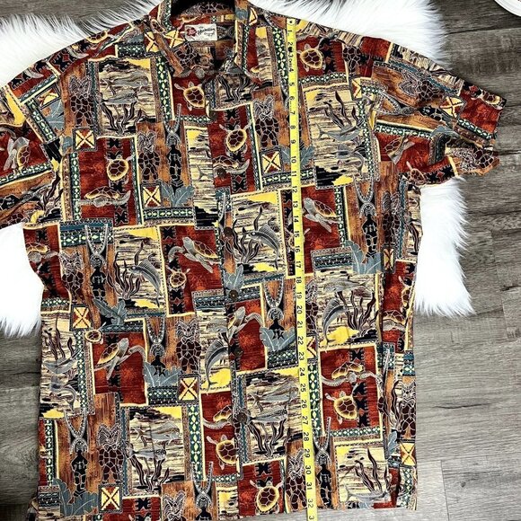 Hilo Hattie Hawaii Mens 2XL Hawaiian Scene Tiki Honu Button Front Aloha Shirt - Picture 5 of 5